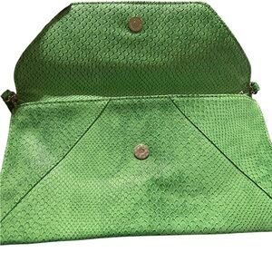 Envelope clutch with dragon scale texture